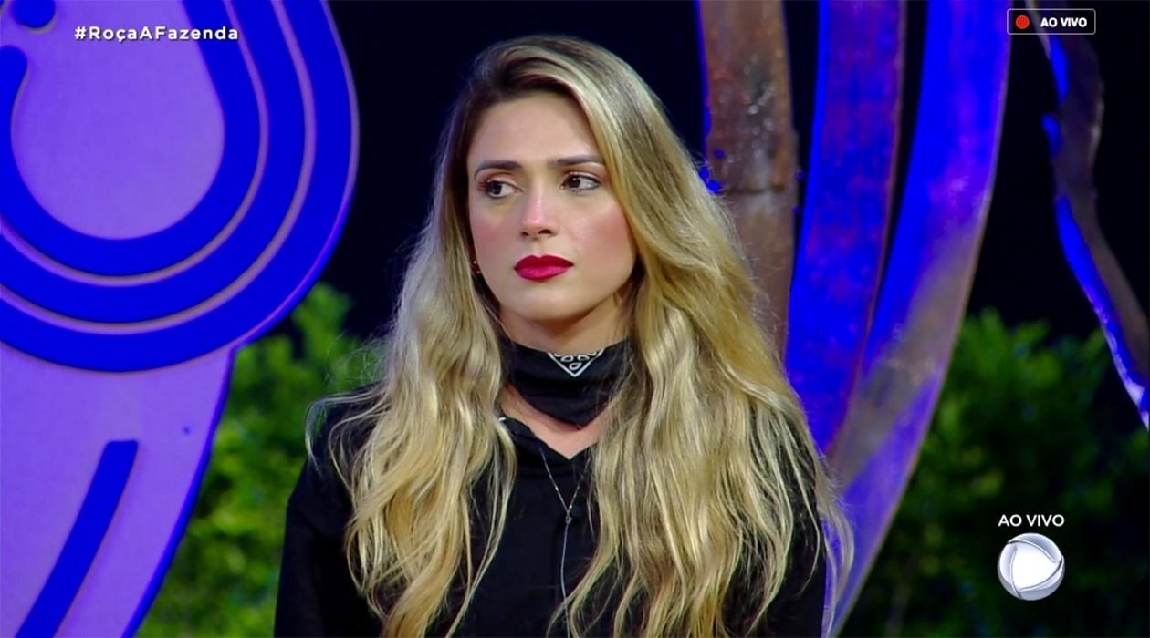 Nadja Pessoa ouve votação durante a quinta formação de roça - Reprodução/RecordTV