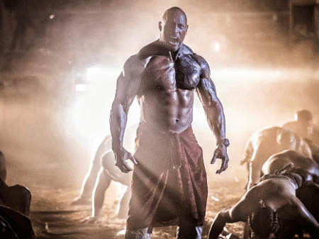 O ator Dwayne "The Rock" Johnson em imagem de "Hobbs & Shaw" - Reprodução