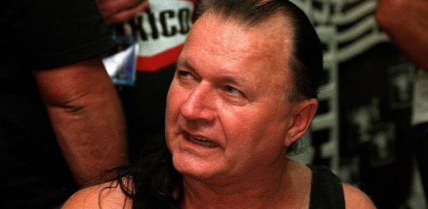 Causa não revelada | Morre aos 81 anos o guitarrista Dick Dale, pai da surf music