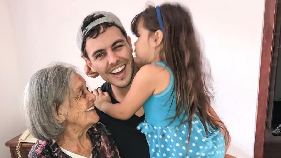 O ator Paulo Guerra faz sucesso ao lado da avó no Tik Tok - Instagram