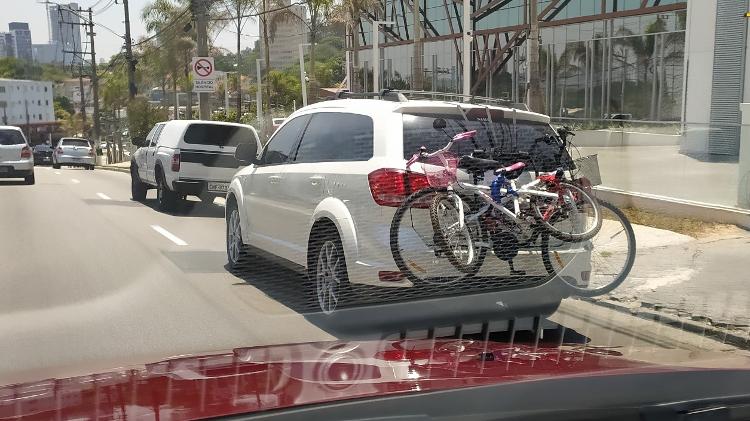 Fora da lei: bikes estão cobrindo a placa traseira