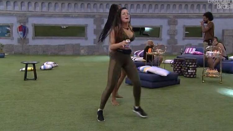 BBB 21: Juliette dança durante festa improvisada - Reprodução/ Globoplay - Reprodução/ Globoplay