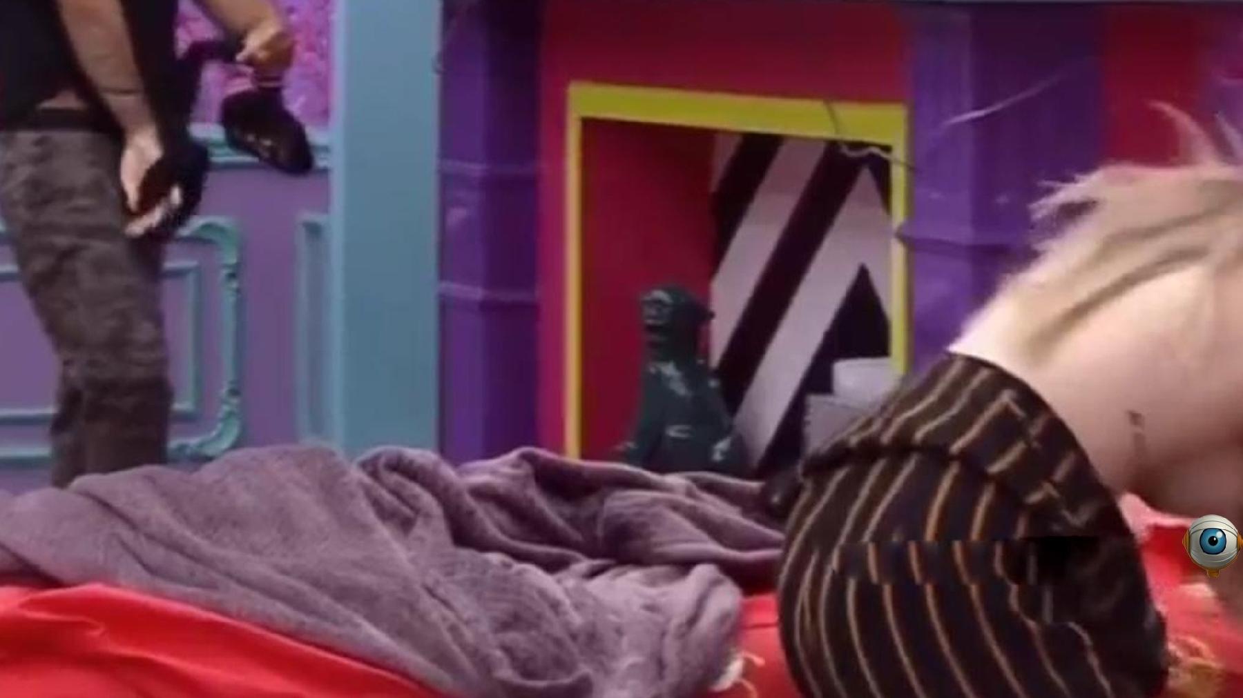 BBB 21: Carla Diaz deixa seio a mostra - Reprodução/Globoplay