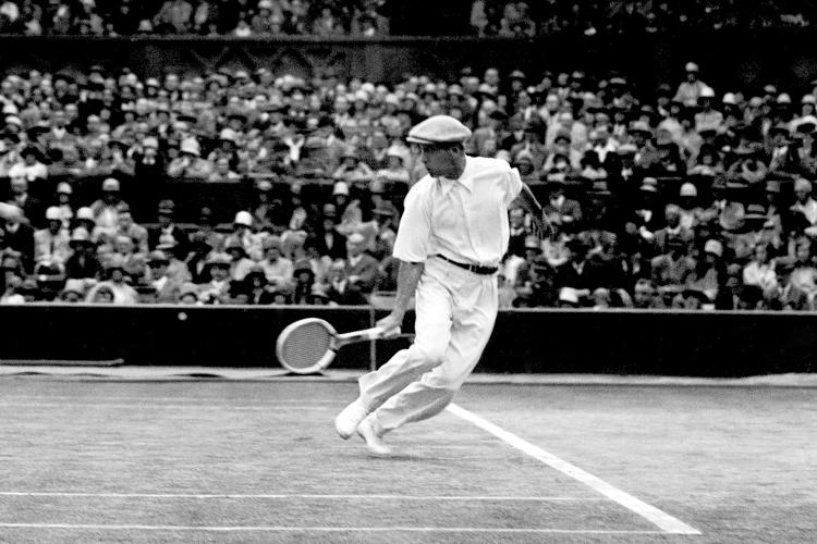 Rene Lacoste em ação em Wimbledon, em 1928 - PA Images via Getty Images - PA Images via Getty Images