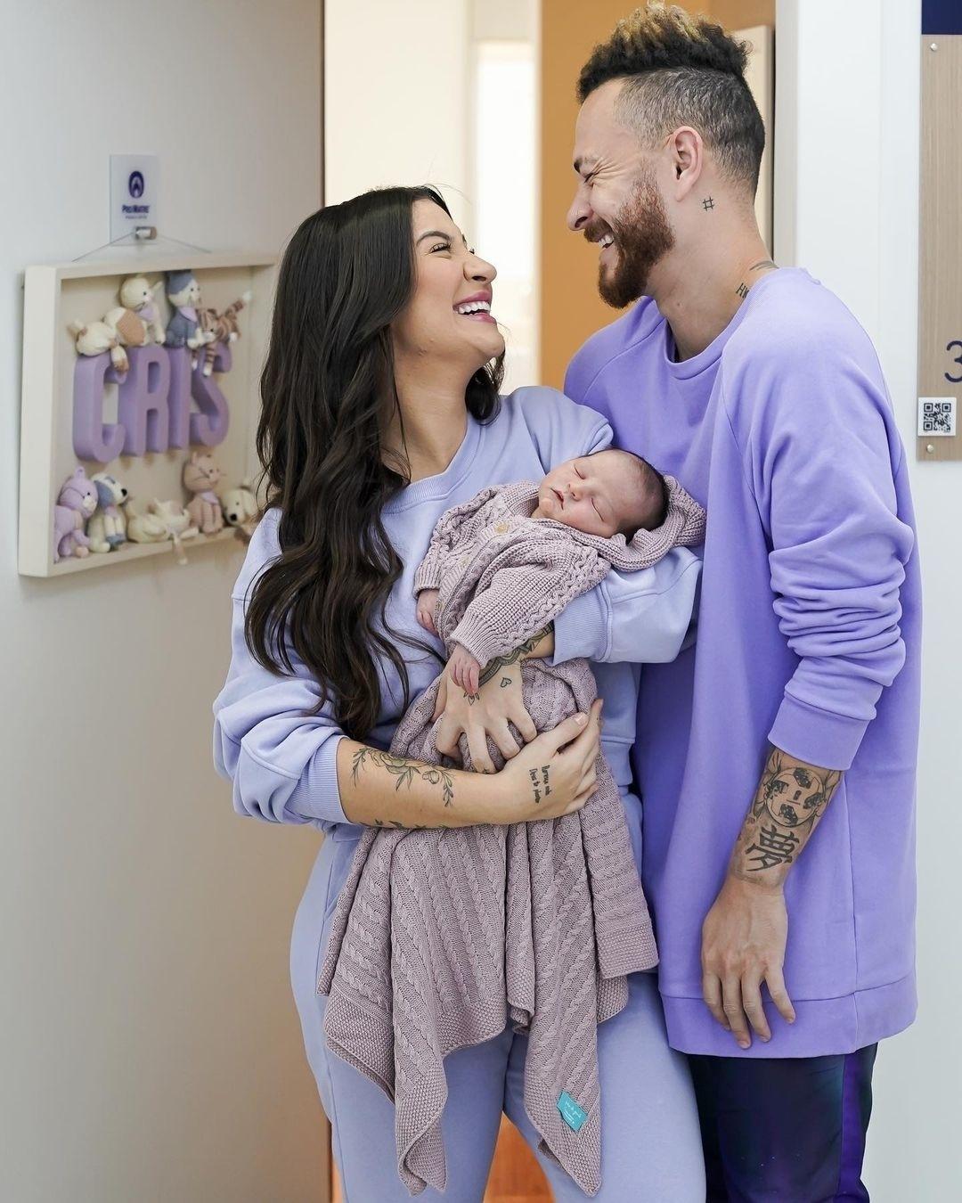 Bianca Andrade e Fred deixam maternidade com o filho Cris - Reprodução/Instagram