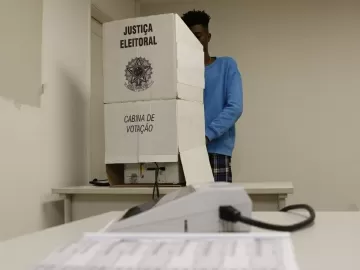 51 cidades votam no 2º turno; PF conduz 11 pessoas por crimes eleitorais