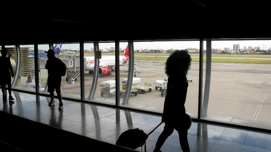 Aeroportos ainda são ambientes hostis a negros, segundo Jeferson Tenório - Sidney de Almeida/Getty Images