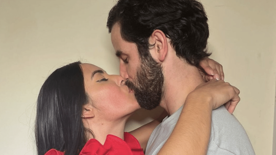BBB 24: Isabelle e Matteus se beijam após o reality - Reprodução/Globoplay