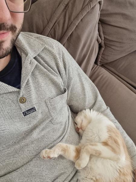 João Pedro e a gata Torvi João Pedro e a gata Torvi