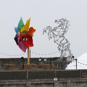 19.ago.2015 - Uma espécie de parque de diversões à beira-mar é visto em Weston-super-Mare, no sudoeste da Inglaterra; segundo a mídia local, a criação é um parque temático distópico idealizado pelo artista urbano Banksy - Suzanne Plunkett/Reuters