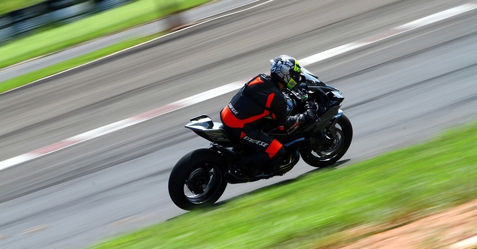 Kawasaki Ninja H2R - Mario Villaescusa/Infomoto