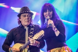 21.mai.2016 - Guitarrista Armandinho e Baby do Brasil se apresentam no palco Júlio Prestes na Virada Cultural - Francisco Cepeda /AgNews