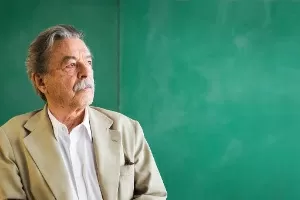 O arquiteto Paulo Mendes da Rocha em seu escritório no centro de São Paulo - Eduardo Knapp/Folhapress