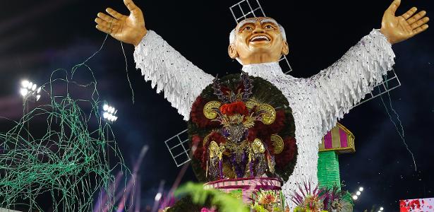 Carro "A Roda Viva de Zé Celso", da Mancha Verde, homenageia o diretor de teatro e a peça que se tornou símbolo de resistência a ditadura - Ale Vianna/Eleven/Estadão Conteúdo - Ale Vianna/Eleven/Estadão Conteúdo