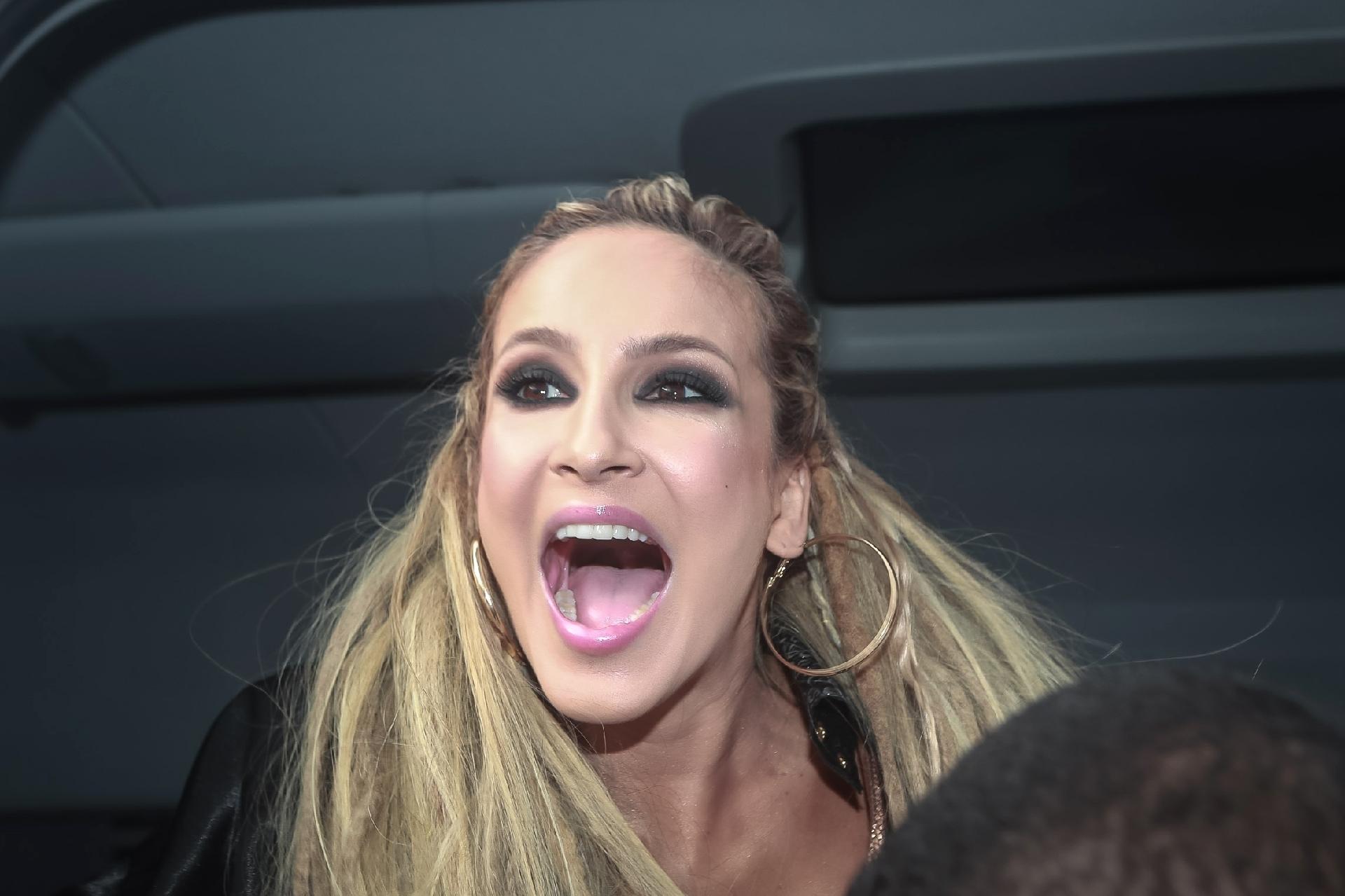 Claudia Leitte chega animadíssima para comandar o último dia de seu trio no circuito Barra-Ondina. em Salvador - Raphael Castello/AgNews