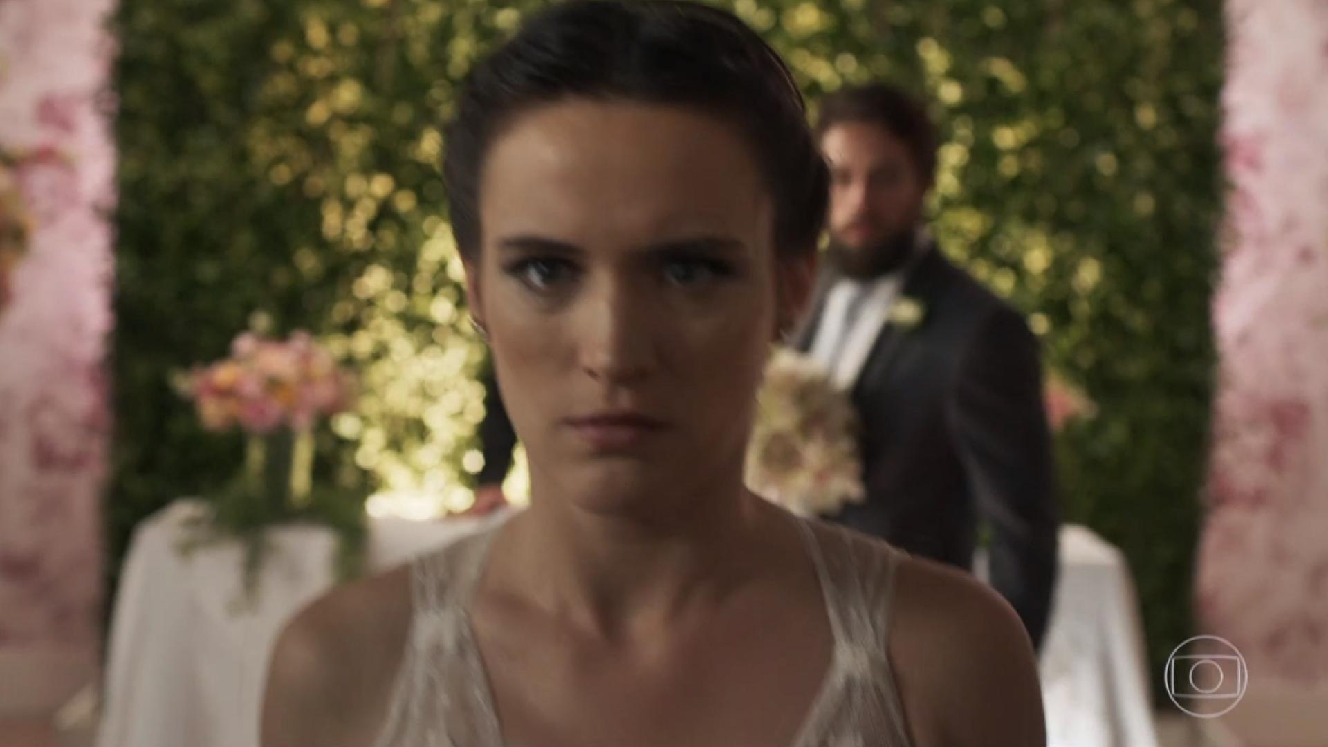 Clara desmascara Renata no altar em "O Outro Lado do Paraíso" - Reprodução/TV Globo