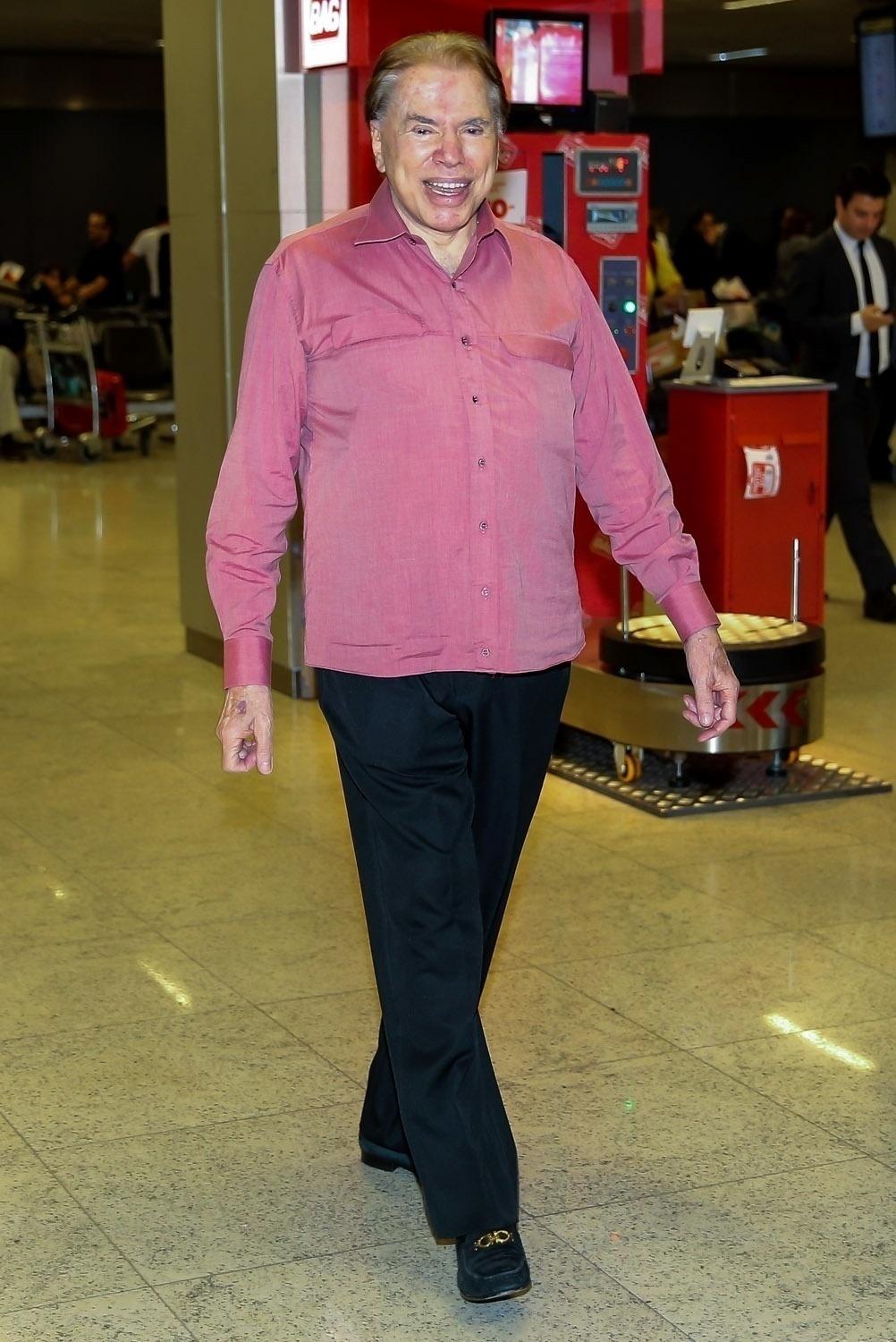 silvio santos chega em aeroporto de sp - Manuela Scarpa/Brazil News