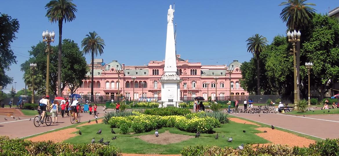 Plaza de Mayo e Casa Rosada, em Buenos Aires - Ed-Ni-Photo/Getty Images/iStockphoto