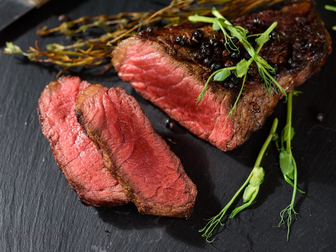 Líquido vermelho na carne não é sangue - Foto: Reprodução 