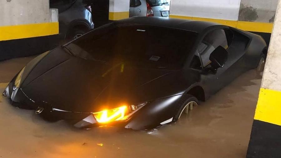 Lamborghini Huracán debaixo d"água em São Paulo - Reprodução