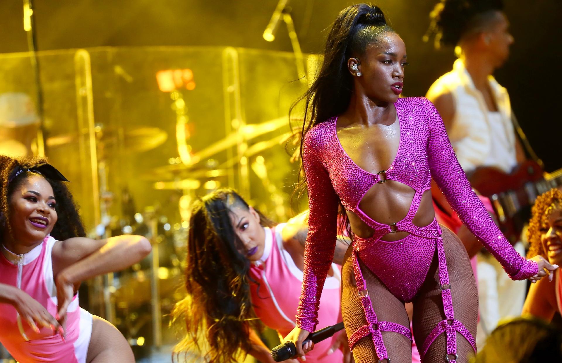 Iza se apresenta no festival GRLS!, em SP - Iwi Onodera/UOL