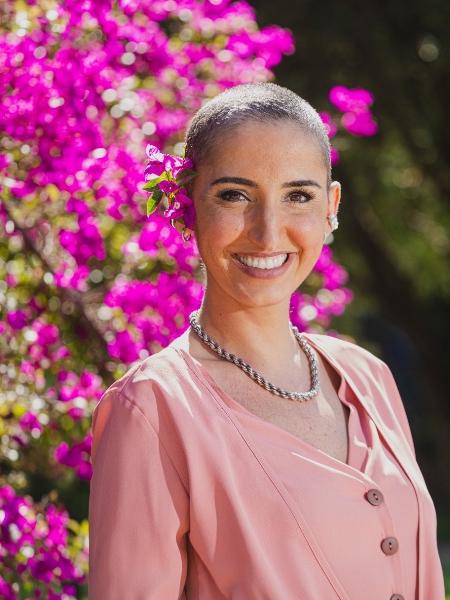 Em tratamento contra o câncer de mama, Alice Bastos apresenta o