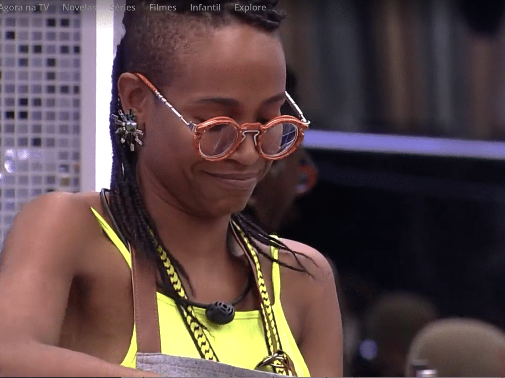 Desce: Karol Conká diz estar preocupada com Pocah: 'Tá dormindo demais'