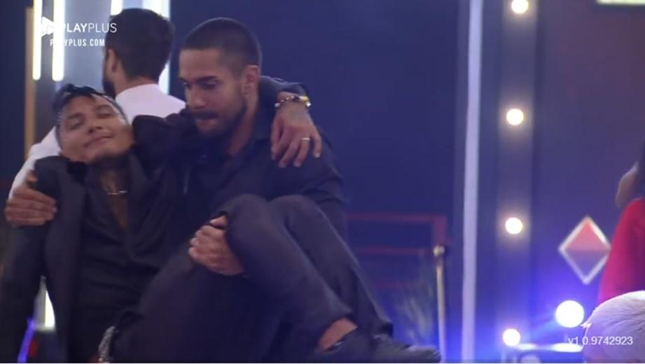 A Fazenda 2021: Bil carrega Dynho - Reprodução/Playplus