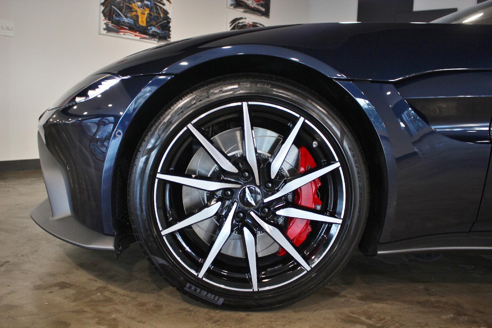 Aston Martin Vantage - Edison Carvalho/Divulgação/Aston Martin São Paulo