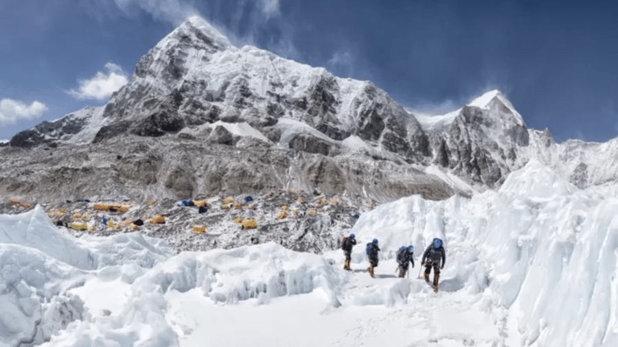 Cordilheira do Himalaia: Aviões não costumam voar na região do monte Everest - Shutterstock