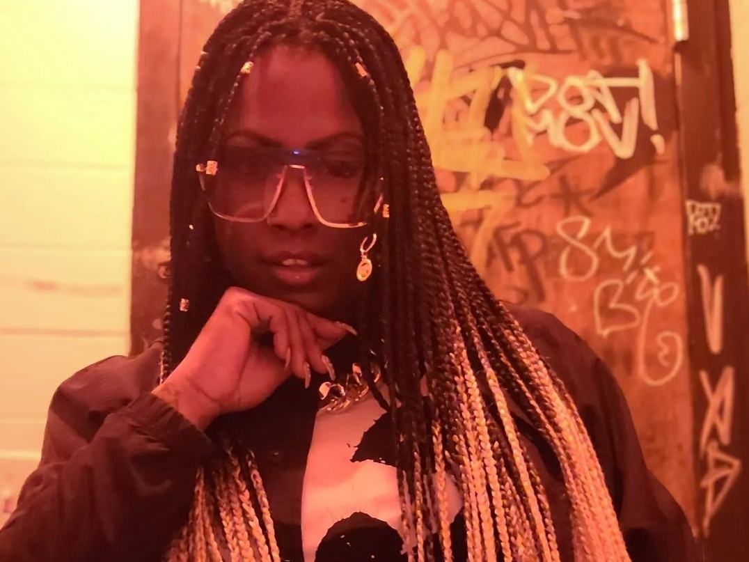 Pioneira do rap feminino é encontrada morta aos 43 anos nos EUA