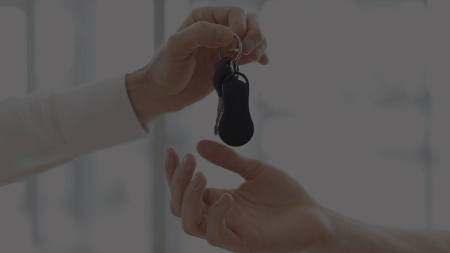 Taxas elevadas de juros têm afugentado das concessionárias potenciais compradores de automóveis - Getty Images - Getty Images