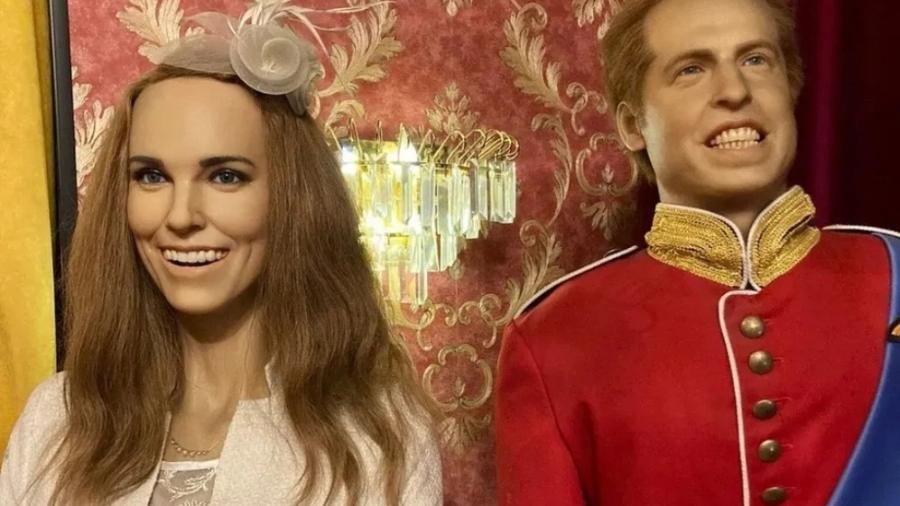 Estátuas de Kate e William no museu de cera da Polônia  - Reprodução / Twitter @poptracks