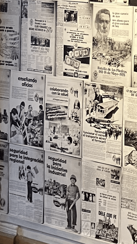Páginas de jornais uruguaios dos anos 1970 e 1980 com publicidade oficial da Ditadura uruguaia. 