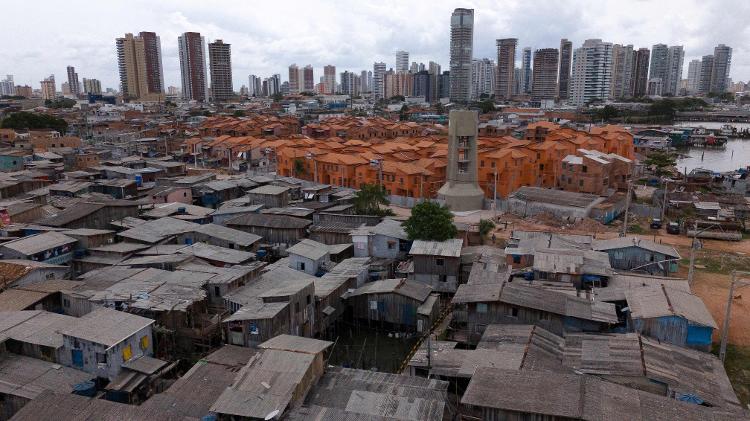 Vila da Barca, bairro de palafitas em Belém