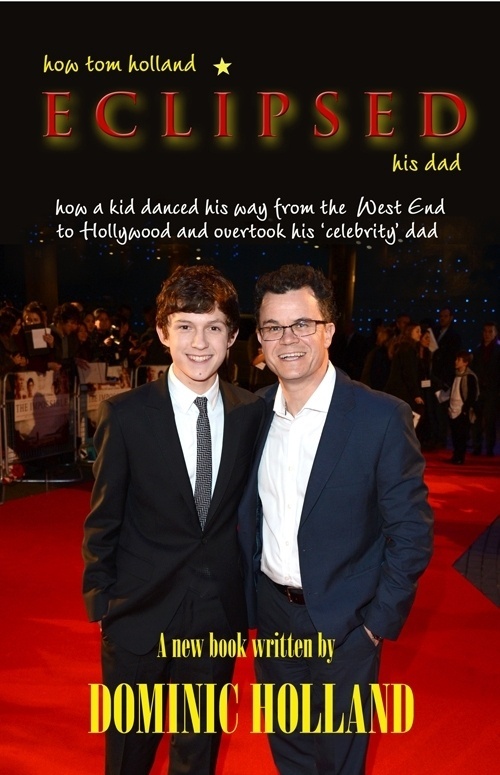 Tom é filho de Dominic Holland, um famoso comediante de stand-up no Reino Unido. Quer dizer, não tão famoso quanto o filho. Ciente disso, Dominic lançou um novo livro biográfico: ?How Tom Holland Eclipsed His Dad? [na tradução: Como Tom Holland eclipsou seu pai] - Reprodução