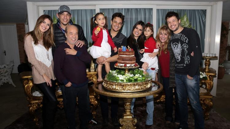 Família KLB se reuniu neste domingo no aniversário de 36 anos de Leandro - Deividi Correa/AgNews - Deividi Correa/AgNews