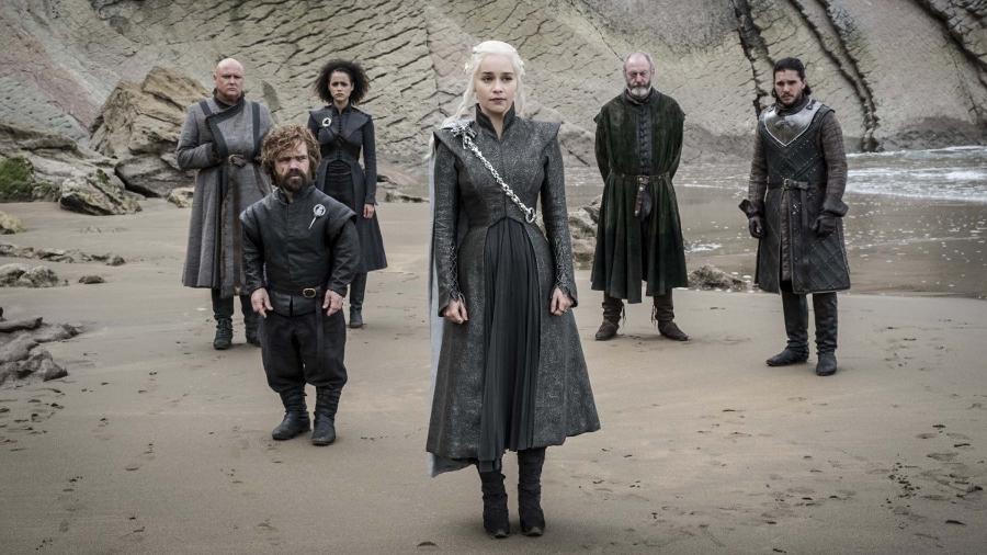 Varys, Tyrion, Missandei, Daenerys, Davos e Jon Snow em foto do quarto episódio da sétima temporada de "Game of Thrones", "The Spoils of War" - MACALL B. POLAY/HBO