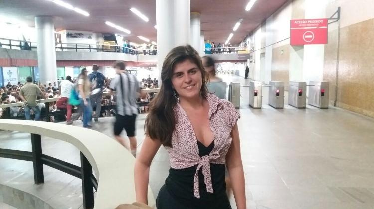 13.set.2017 - A nutricionista Valéria Veiga levou um susto com a grande fila para retirar os ingressos do Rock in Rio - Ana Cora Lima/UOL - Ana Cora Lima/UOL