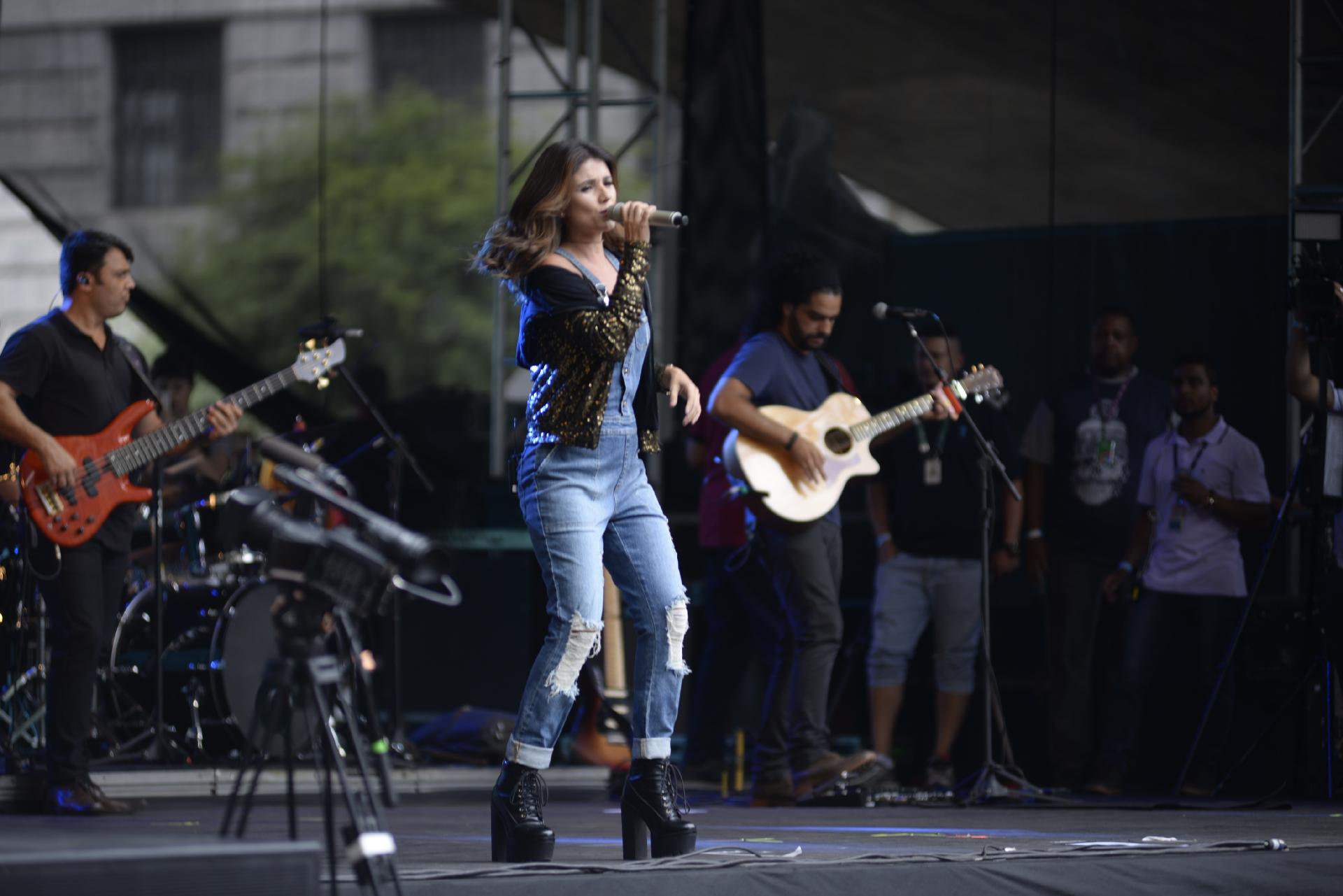 Paula Fernandes faz show no Vale do Anhangabaú na festa de aniversário de 464 anos de São Paulo - Débora Klempous/UOL