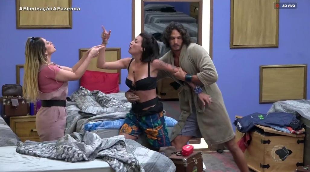 Gabi Prado e Nadja Pessoa discutem em "A Fazenda 10" - Reprodução/RecordTV