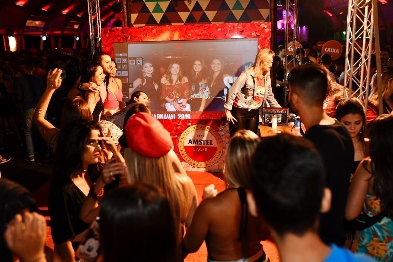 Público se diverte ao som do Baile do Dennis no primeiro dia do Carnaval do Mirante, em Belo Horizonte - Nereu Jr/UOL