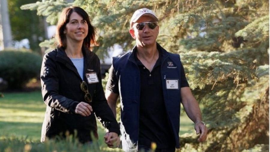 Jeff Bezos, fundador da gigante de tecnologia Amazon, e sua mulher, MacKenzie, decidiram pôr fim ao casamento em janeiro deste ano. Divórcio foi o mais caro da História - Reuters