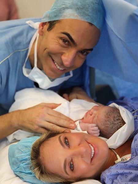 Ticiane Pinheiro dá à luz Manuella, sua filha com Cesar Tralli - Reprodução/Instagram/ahickmann