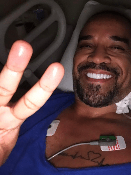 Fernando Pires, do Só Pra Contrariar, mandou recado de cama do hospital - Reprodução/Instagram/@fernandopirespc