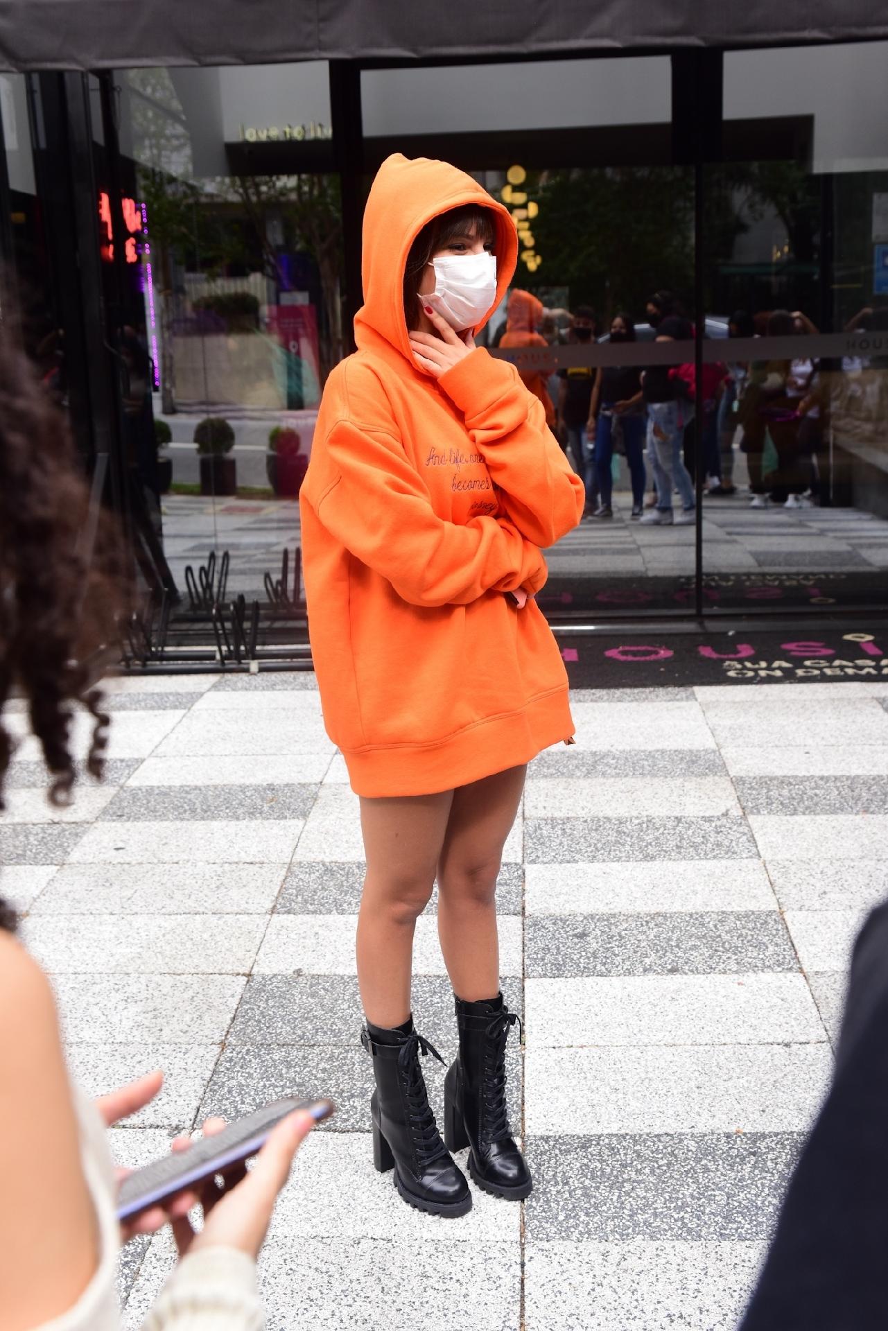 Ex-BBB Thaís Braz tirou fotos com fãs na tarde de hoje em São Paulo - Leo Franco/AgNews