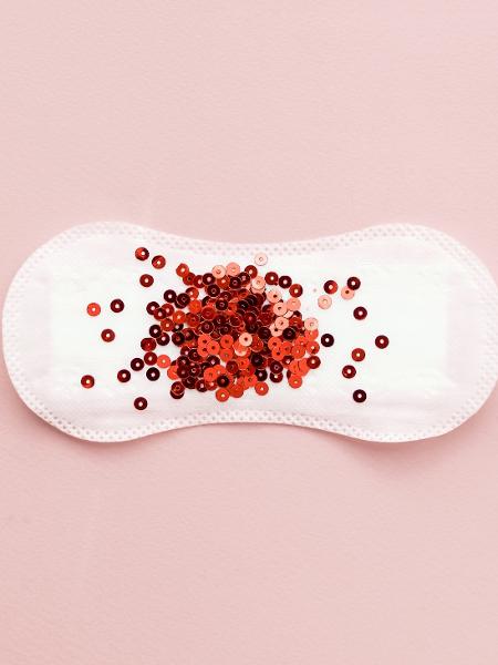 Antes do surgimento dos produtos de higiene menstrual, as mulheres usavam pano como absorvente entre outros métodos - Getty Images/iStockphoto