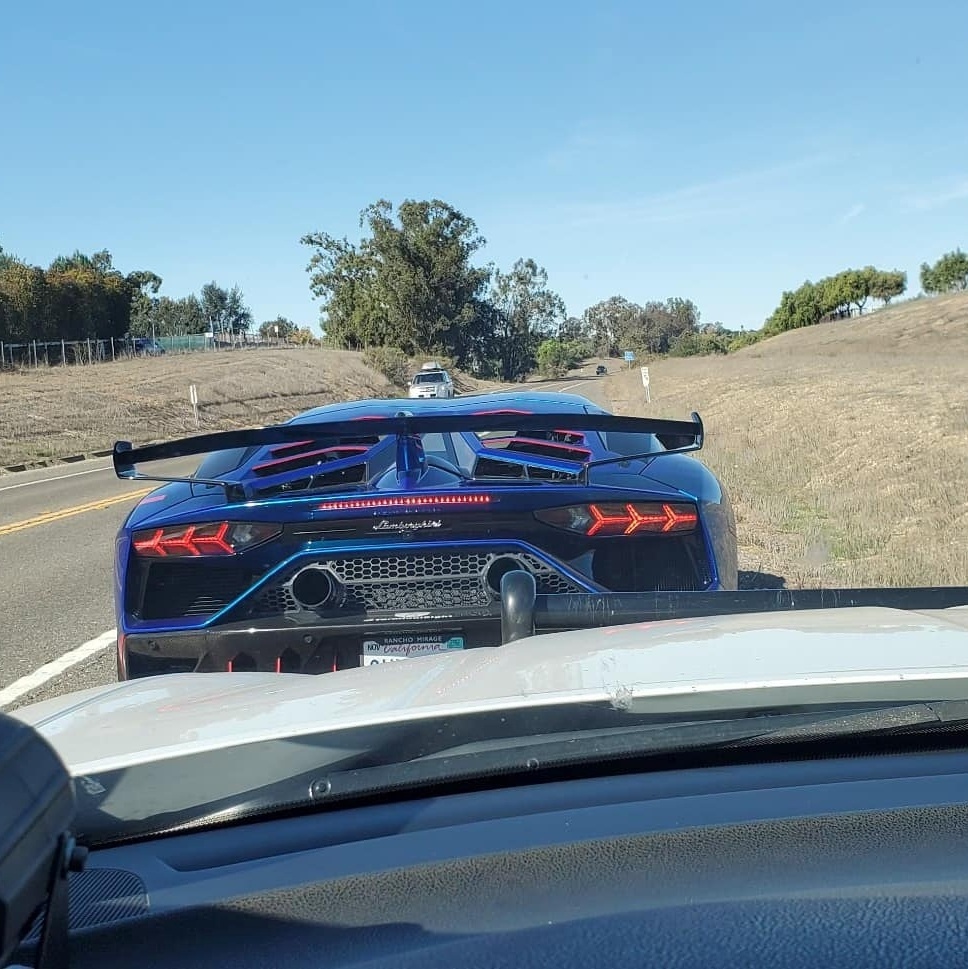 Deu ruim: polícia flagra Lamborghini a 245 km/h em via limitada a 90 km/h -  28/11/2022 - UOL Carros