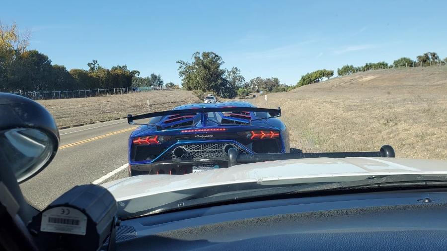 Uber pescador: motoristas ilegais disfarçados roubam corridas em aeroporto  - 28/11/2022 - UOL Carros