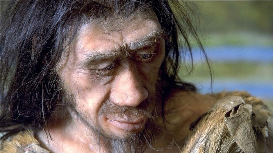 Homo erectus retratado no museu de Quinson, na França